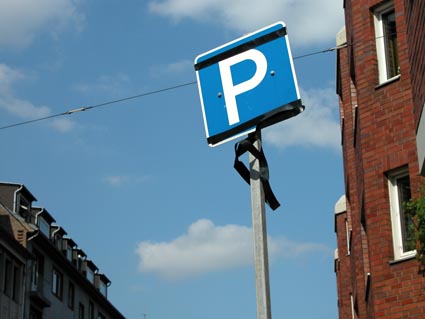 Parkplatz-mit-Trauerrand