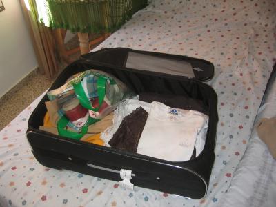 Vor der Reise hab ich ja zuerst den grossen Koffer angefangen zu packen... halb leer!