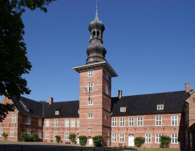 Schloss_vor_Husum-_Hof_I-2