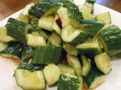 Kalte Gurken, eingelegt in chinesischen Essig mit Sojasauce sind ein wahrer Gaumenschmaus. Foto: Fen Fang Kalte Gurken, eingelegt in chinesischen Essig mit Sojasauce sind ein wahrer Gaumenschmaus. Foto: Fen Fang