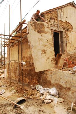 Es wird renoviert oder neu gebaut in Lingshui. Foto:Fen Fang Es wird renoviert oder neu gebaut in Lingshui. Foto:Fen Fang