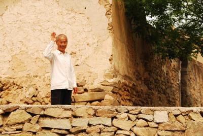 Herr Li winkt zum Abschied. Foto:Fen Fang Herr Li winkt zum Abschied. Foto:Fen Fang