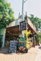 port_douglas_iron_bar