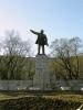 Opa Lenin! Jede Stadt hat ihr obligatorisches Lenindenkmal. Hier Waldiwostoks Opa Lenin. (Den echten haben wir uebrigens in Moskau angeguckt. Sieht komplett waechsern aus.)