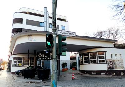 Café in denkmalgeschützter Tankstelle