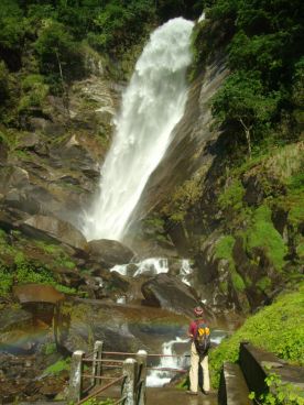 Sikkim-Wasserfallmit-Regenbogen