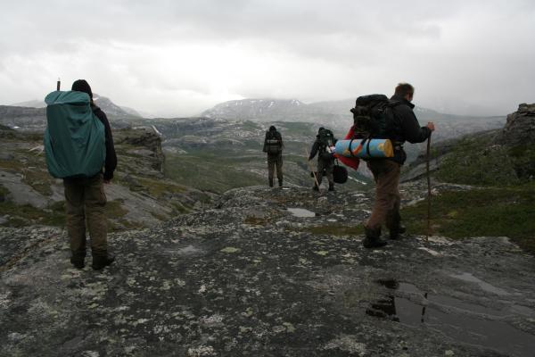 Wir stehen am Ende des Fjords, in 800 Meter Höhe, unter uns liegt Hellemobotn Wir stehen am Ende des Fjords, in 800 Meter Höhe, unter uns liegt Hellemobotn