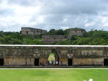 Uxmal - Viereck der Nonnen & Große Pyramide