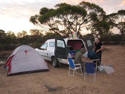 Campen mitten im Outback