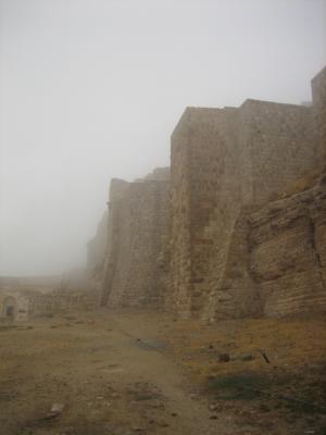 Mauer im Nebel