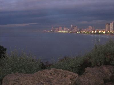 Tel Aviv bei Nacht von Old Jaffa gesehen