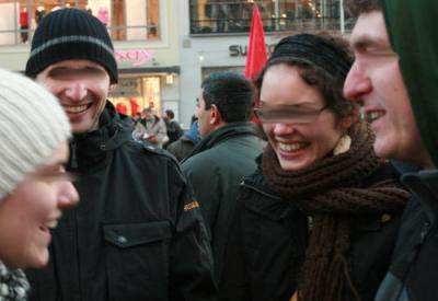 Lachen-auf-der-Demo