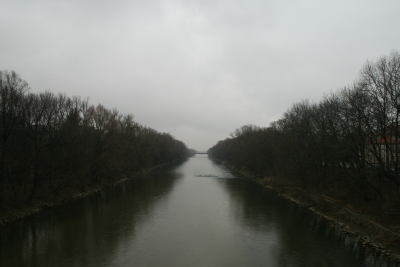 Die Reissende in Brav und Grau