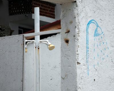 Hihi. Eine Dusche. Und eine gemalte Dusche.