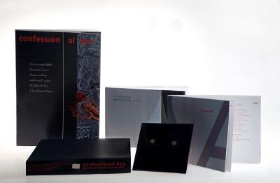 das habe ich für den kurs publication design gemacht... eine box, in dem ein buch, ein katalog, ein magazin und ein kleines Geschenk drin sind.