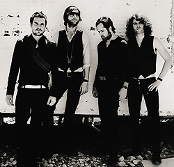 The Killers: Brandon Flowers (vocals, synthesizer) - Mark Stoermer (bass) - Ronnie Vannucci Jr. (drums) - Dave Keuning (guitar). 