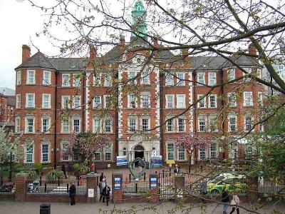 800px-Hammersmith_Hospital_in_2009-1-