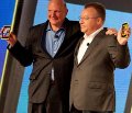 Ballmer führt Elop und das Lumia 920 vor 