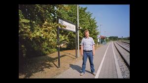 Ich am Bahnhof von Trassenheide