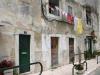Arabisches Viertel der Alfama (ältestes Viertel Lissabons), in dem vornehmlich Familien aus ärmeren Verhältnissen leben.