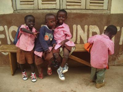 10-jungs-auf-der-bank