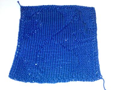 Ein Topflappen mit eingeschrichtem Eichhörnchen.