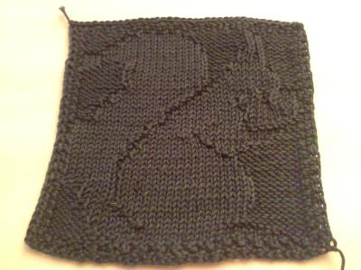 Topflappen mit einem Eichhörnchen eingestrickt durch Rechts- und Linksmaschen