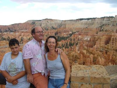 Family-in-Bryce-Canyon-National-Park