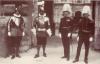 Päpstliche Schweizergarde ab 1914/15<br />
Offiziere, 2. von links Oberst Jules Repond 1996 Herausgeber Vincenz Oertle, 8124 Maur