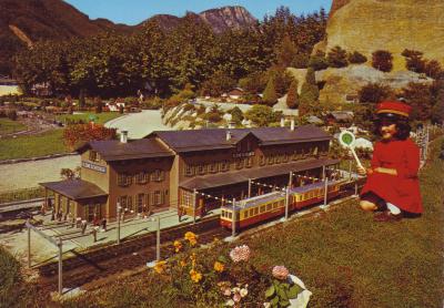 SWISSMINIATUR MELIDE-LUGANO
<br />
Kleine Scheidegg 2061 m
<br />
Triebwagenzüge der Jungfraubahn und der Wengernalpbahn