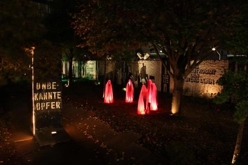 festival-of-lights-berliner-mauer-parlament-der-baeume-ben-wagin-time-guards-manfred-kielnhofer