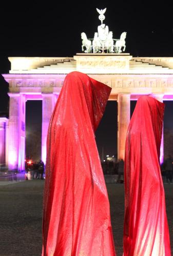 festival-of-lights-brandenburger-tor-berlin-timeguards-waechter-der-zeit-manfred-kielnhofer