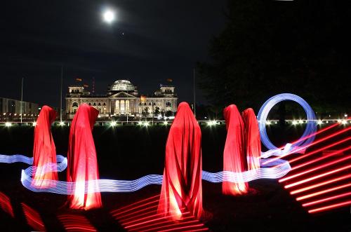 reichstag-deutschland-festival-of-lights-time-guards-manfred-kielnhofer