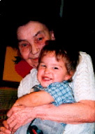 Oma mit Urenkel im Jahr 2000