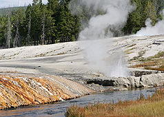 238px-Yellowstonepark_Landscape-von-wikipedia