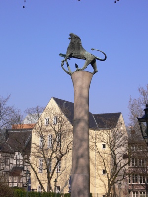Der tut nur so (als ob) Der tut nur so (als ob)