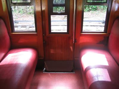 Ein Hauch von Nostalgie im Zugabteil des Kuranda Scenic Railways