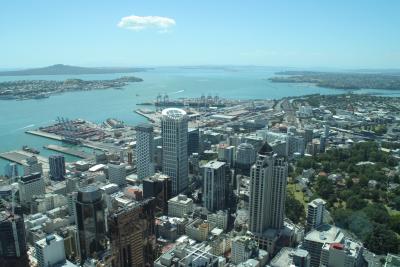 Herrlicher Ausblick vom SkyTower auf den Hafen von Auckland.