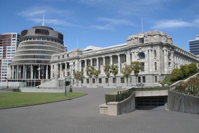 Der Beehive - Regierungsgebaeude und Wahrzeichen von Wellington. 