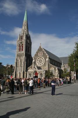 Gemuetliche Atmosphaere beim Strassentheater vor der Christchurch Cathedral