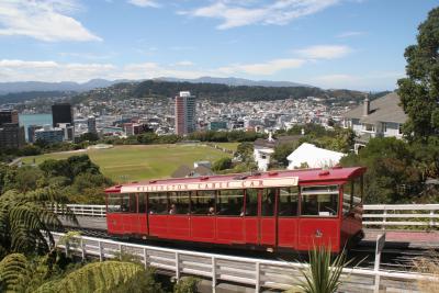 Auch in Wellington gibts ein Cable Car, im Hintergrund der Hafen