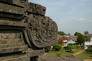 Temple in Tumpang - Old and new