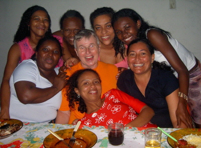 Meine Mutter mit Mitarbeiterinnen des Centro Beneficente