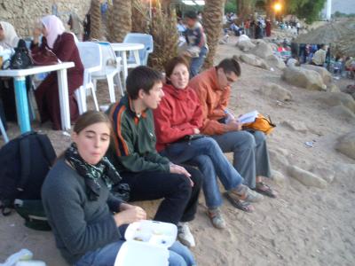 Katha, Johannes, Evi, Matthias..am Strand von Aqaba