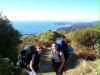 Mit den Rucksaecken im sonnigen Abel Tasman