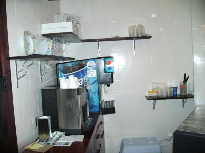 Coffee dispenser and soda machine - Kaffeemaschine und Getraenkeautomat - Cafeteria y maquina de soda