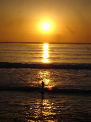Sunset Cliffs in Ocean Beach - Surfer und Sonnenuntergang