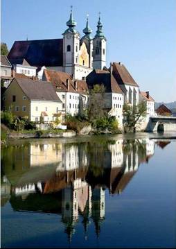 Steyr-Kirche-gespiegelt