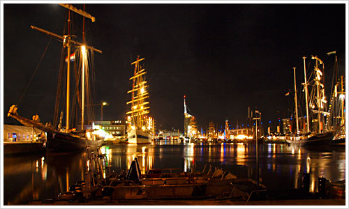 Nachtaufnahme im Hafen von Bremerhaven