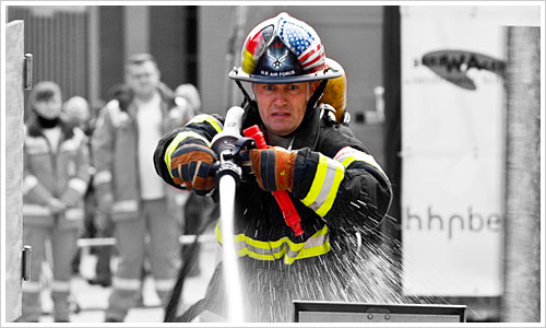 Feuerwehrmann mit Wasserangriff #tfa